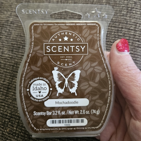 Scentsy Sand Beach Seashell Plug In & Mochadoodle & Caramel Sugar Cone Melts - Picture 5 of 9